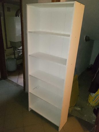 Półka na książki lub zabawki