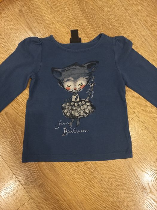 Bluzeczki dziewczęce z długim rękawem w rozm. 98-104 i 104.