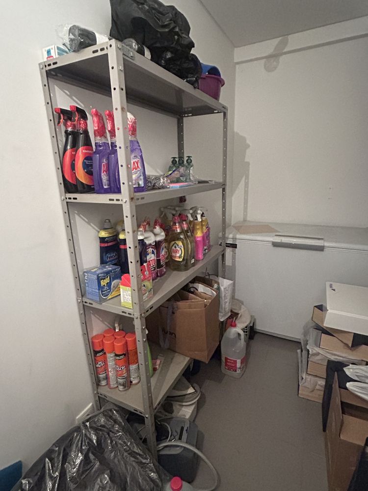 Móvel cinzento para arrumação