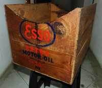 Caixa de Óleos "Esso" em madeira vintage, muito antiga.