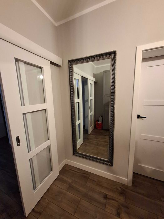 Lustro w srebrej ramie