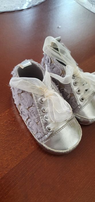 Buty niechodki dla niemowlaka