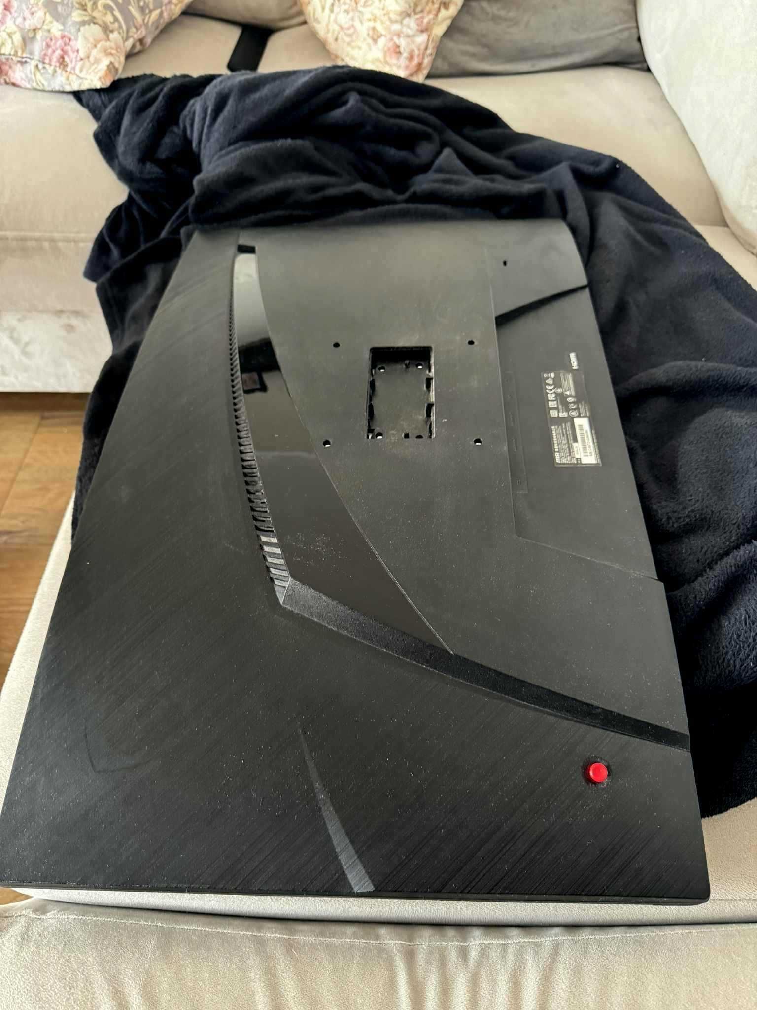 Monitor MSI 24 cala 75 hz W stanie idealnym zakrzywiony