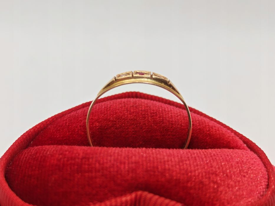 Złoty pierścionek pr. 585 waga 1,38g rozmiar 20 używany