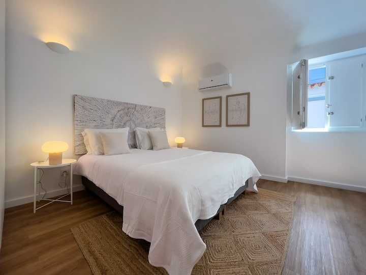 Quarto - Suite - casa de banho privativa - em Évora