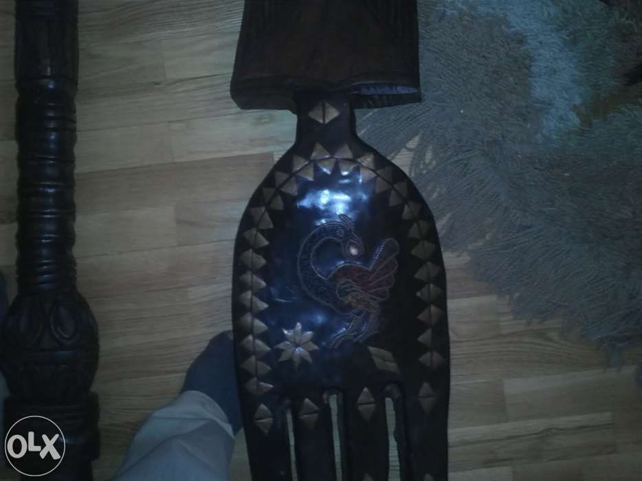 Estátuas / Artefactos antigos de Grandes dimensões em Teca