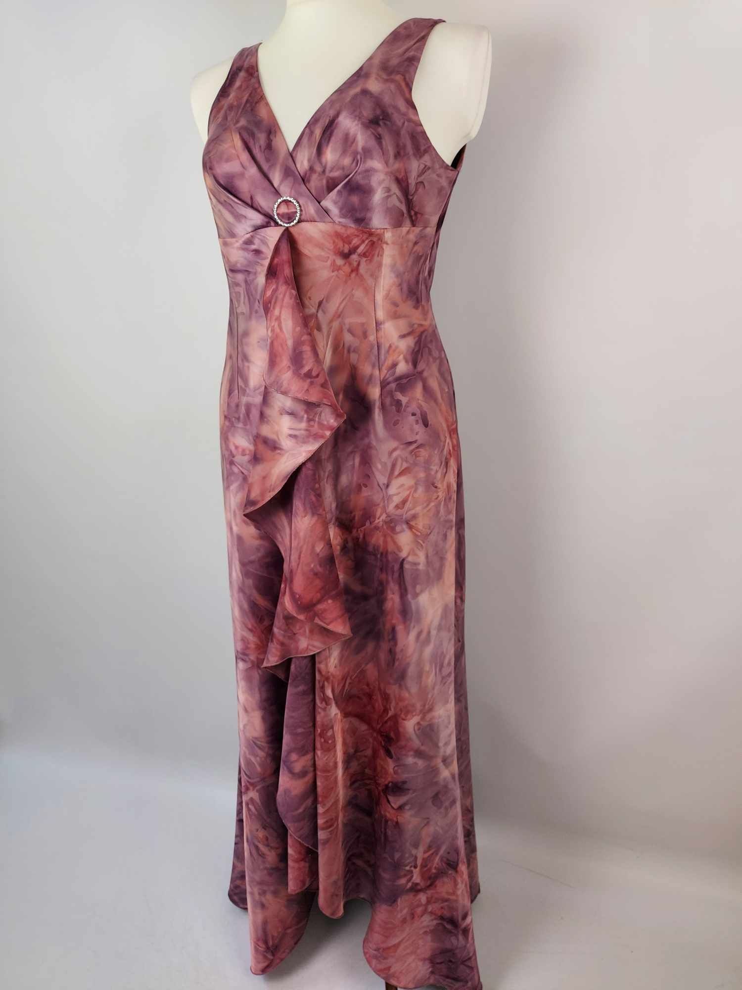 Satynowa sukienka maksi okolicznościowa fiolet róż melanż falbanka 44