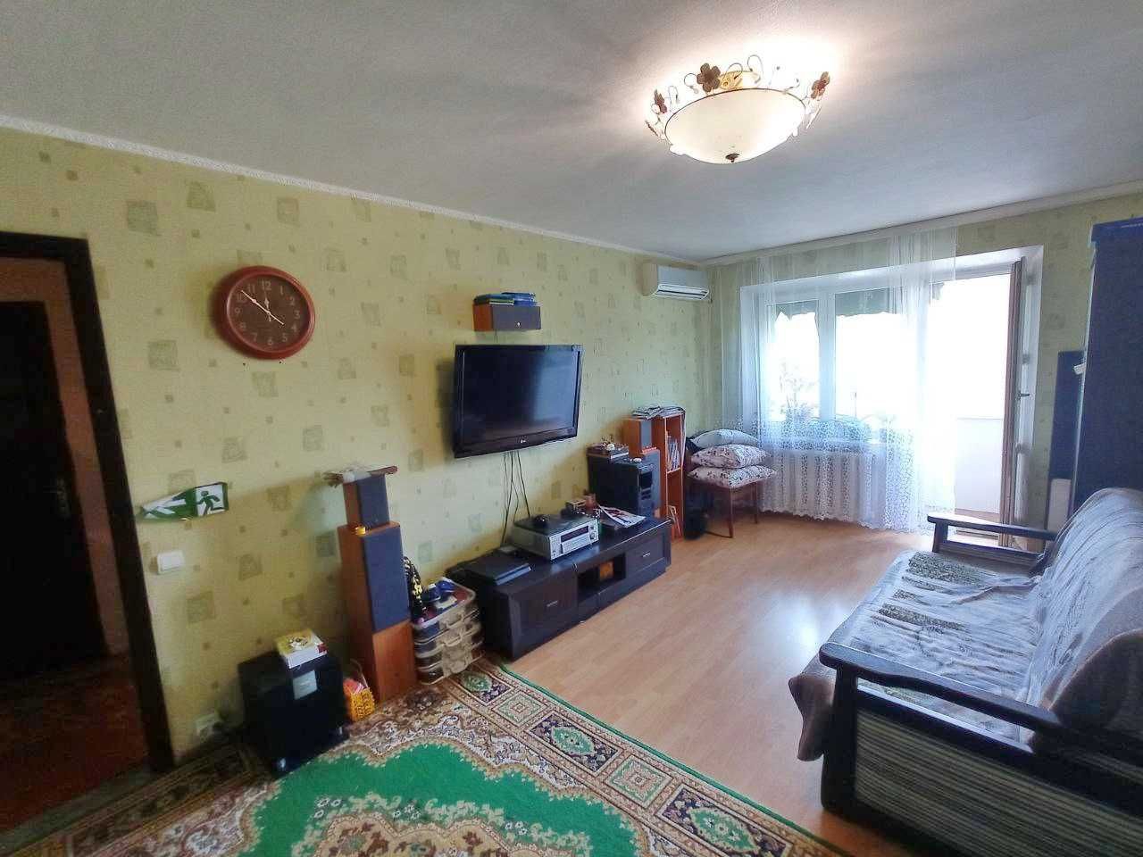 Продам простору 5кім квартиру вул. Солідарна 12-й квартал