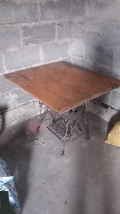 Stolik z maszyny do szycia