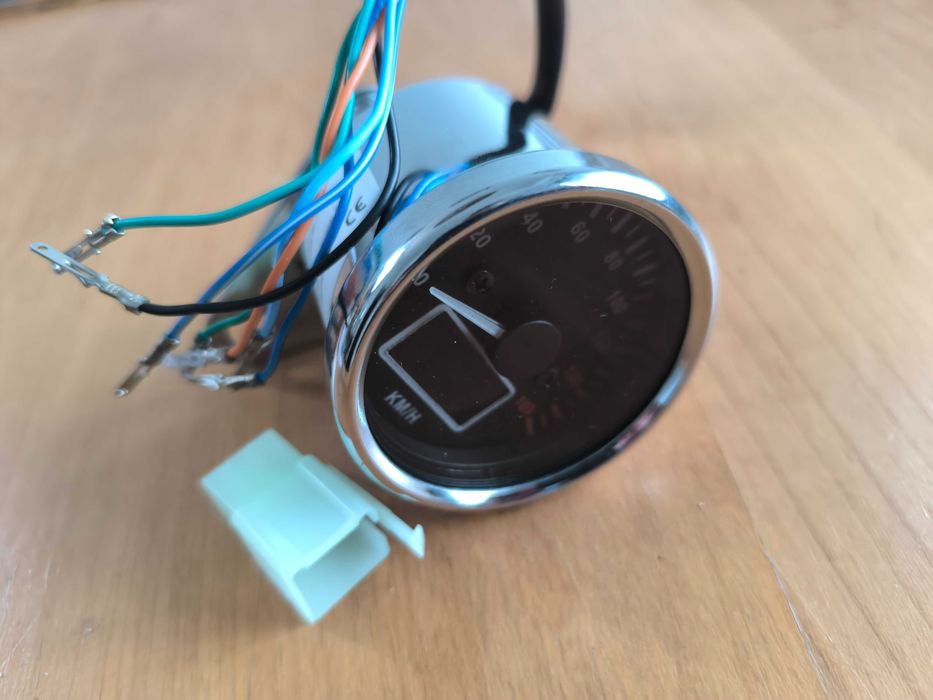 Vendo conta quilómetros novo.