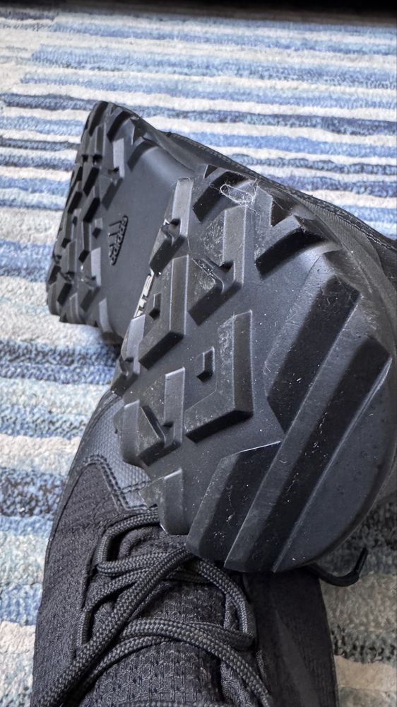 Buty zimowe Adidas Terrex Heron Mid – rozmiar 44