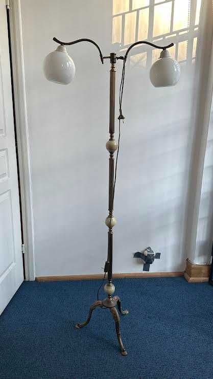 Lampa stojąca mosiężna z onyxem
