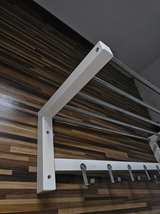 Wieszak z miejscem na czapki Ikea