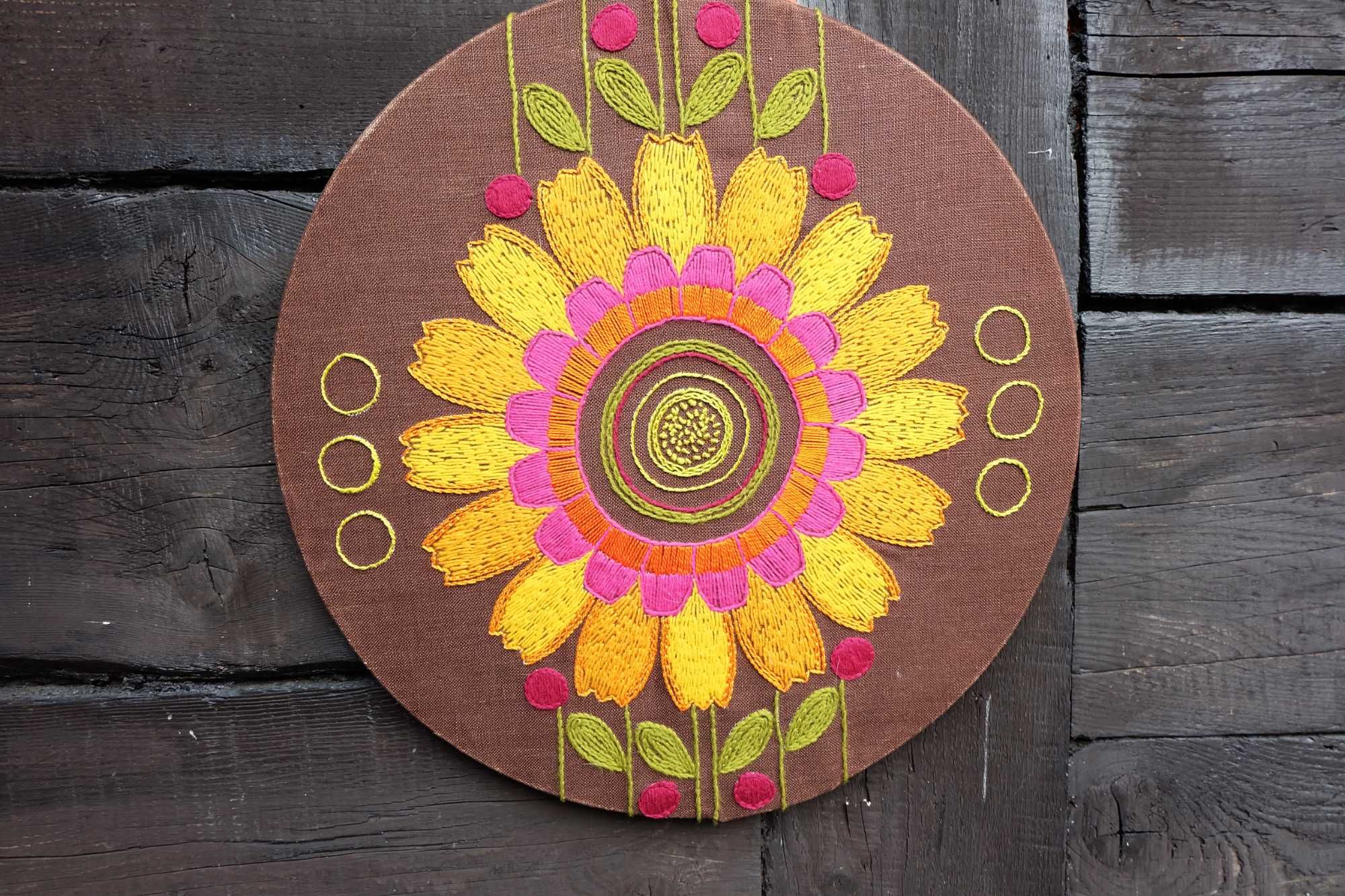 Wyszywany okrągły obraz , makata, mandala,