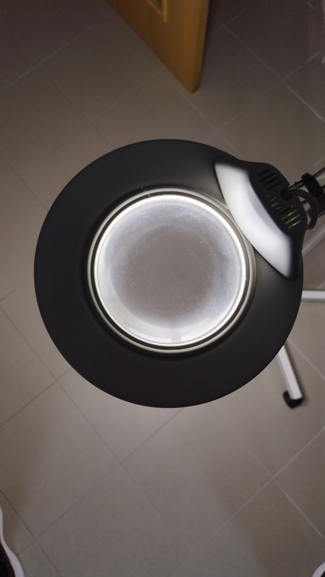 Lupa de 5 dioptrias com iluminação