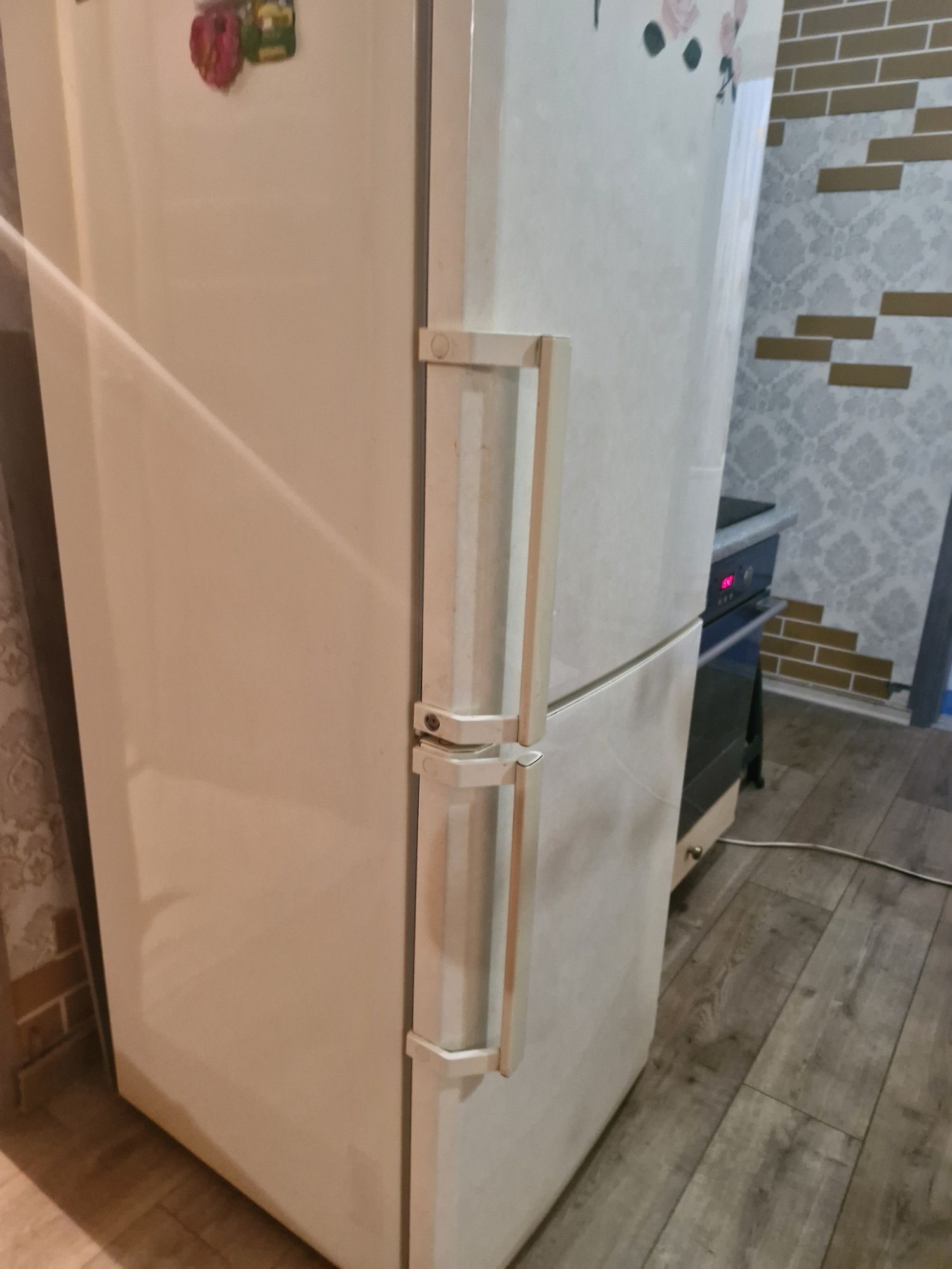 Продам холодильник Samsunq