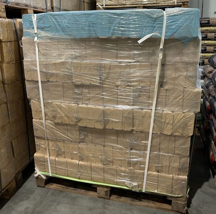 Brykiet drzewny dębowy - liściasty kostka typu RUF transport winda