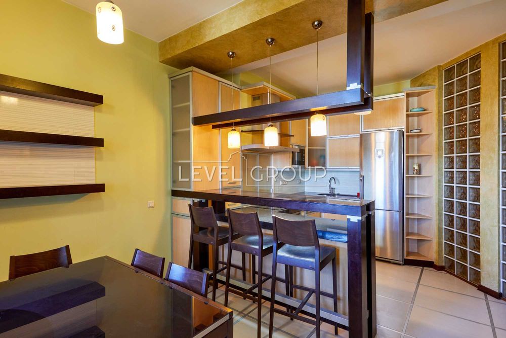 Без % Коновальця (Щорса), 36-Б.  Квартира 162 м2. м.Печерська