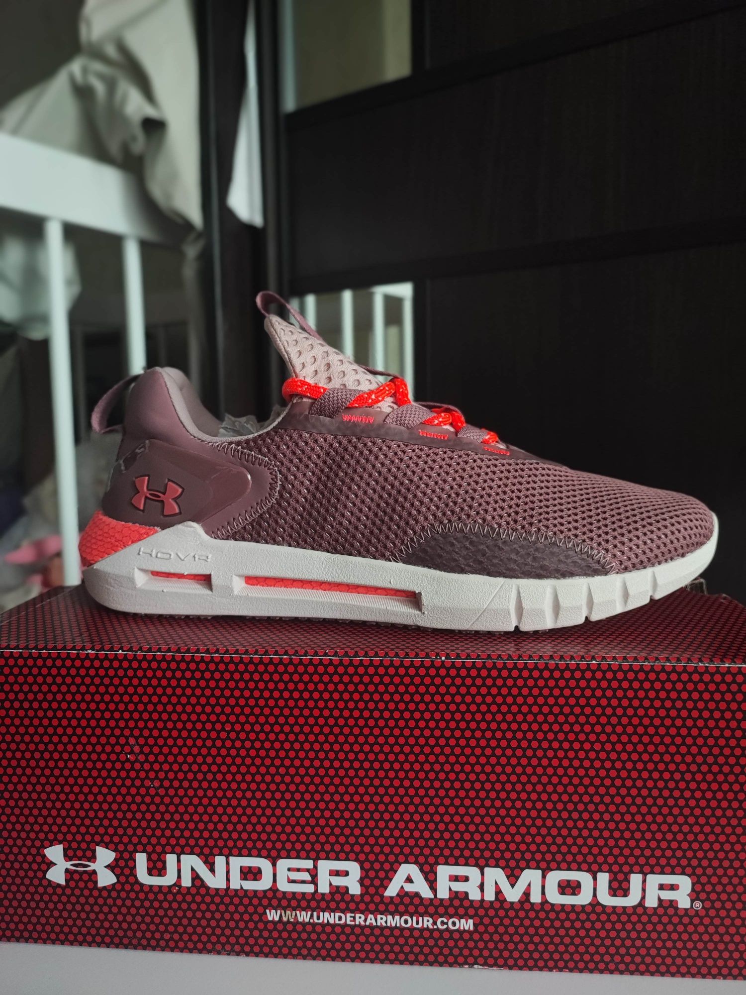 Продам кросівки Under Armour W HOVR STRT.