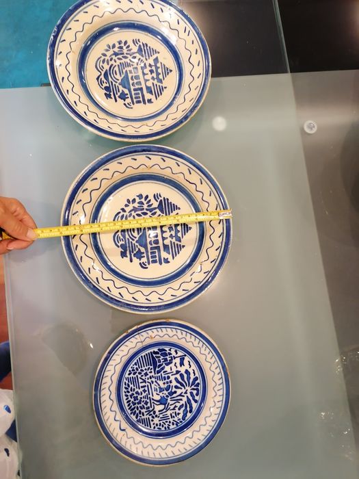 Pratos de cerâmica antigos