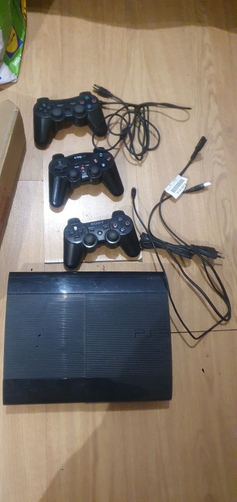 Ps3 com 3 comandos usada