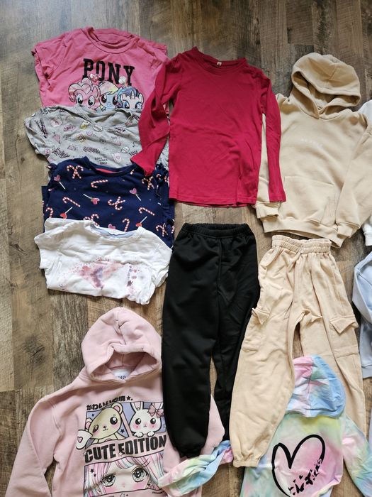 Paka zestaw 20szt ubrań dresy legginsy bluzy 122/128