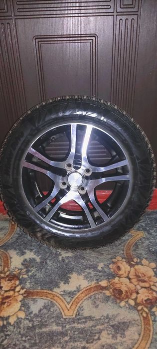 Шини в зборі на авто