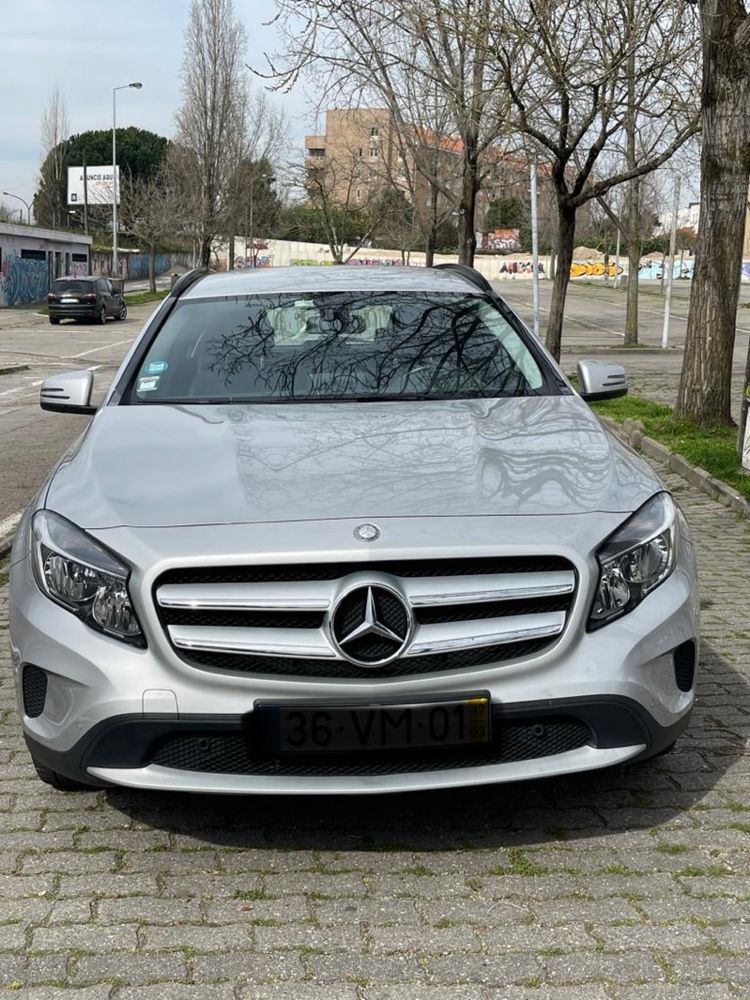 Mercedes GLA 180D Urban - semi-novo Novo Preço