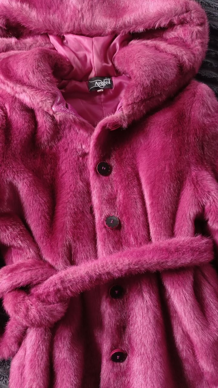 Шуба рожева та пальто рожеве