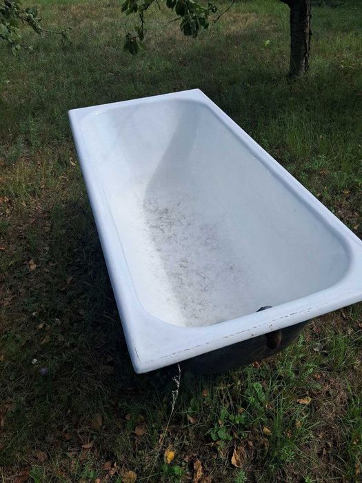 Продам ванну чавунну на ніжках 1.5 метра