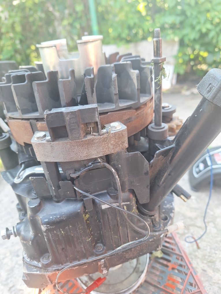Sprzedam części do silnika B&S 950E