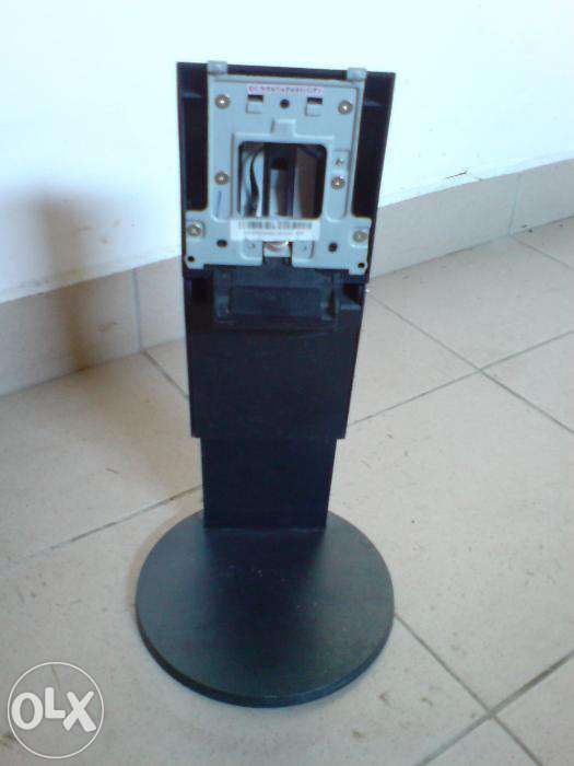 wysięgnik pod monitor lcd