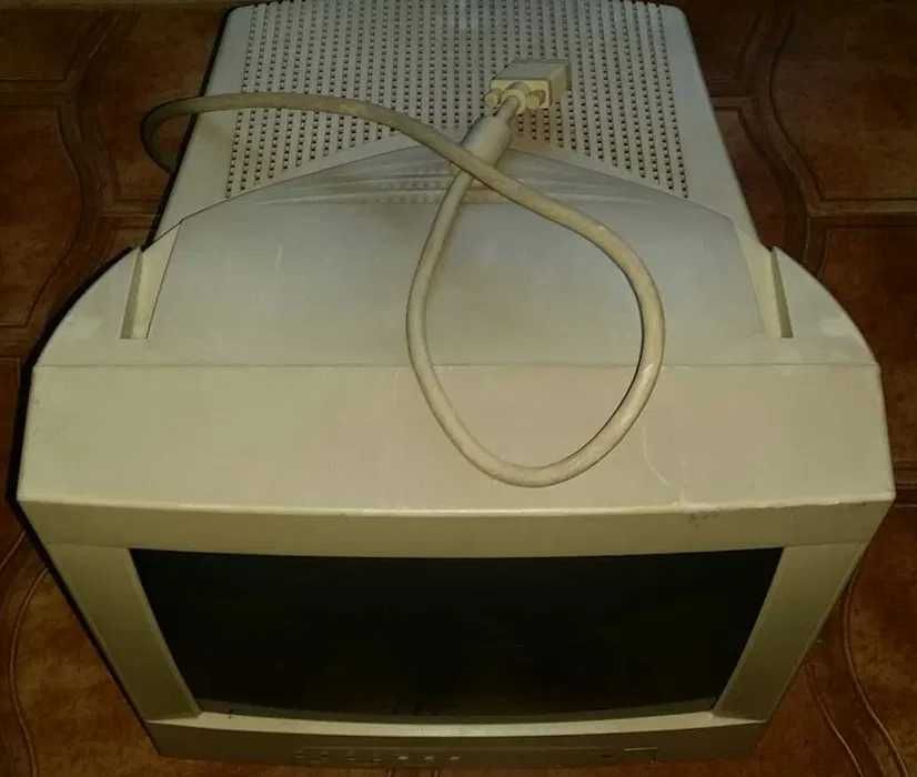 CRT 15 Polegadas - A FUNCIONAR