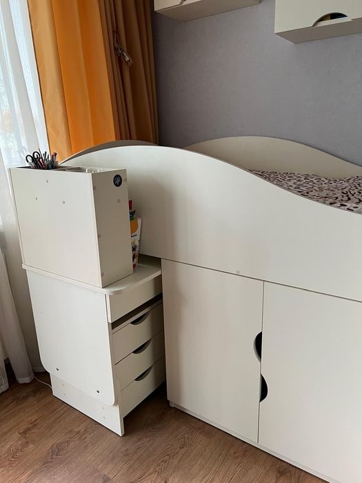 Комплект меблів у дитячу