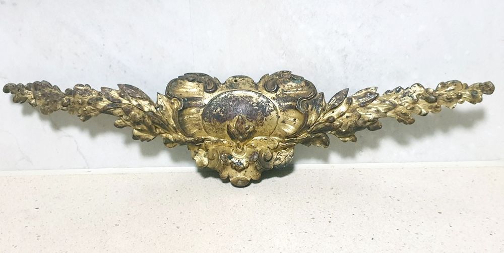 Fantástica antiga ferragem francesa de mobília em bronze dourada