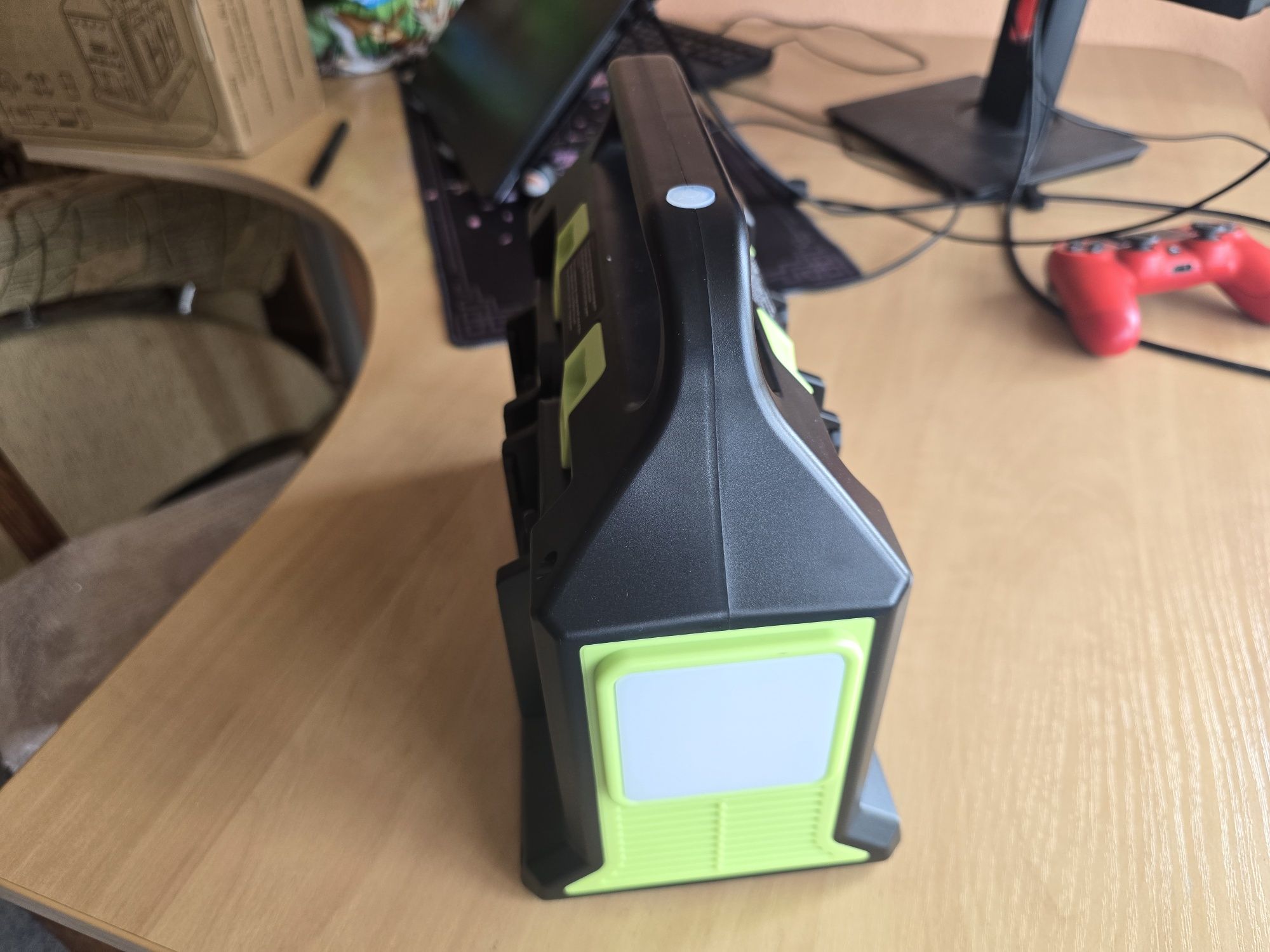 Продам инвертор 18v-220v под аккумуляторы makita 18v