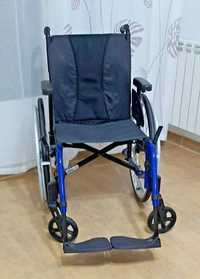 Cadeira de rodas em liga leve nova.