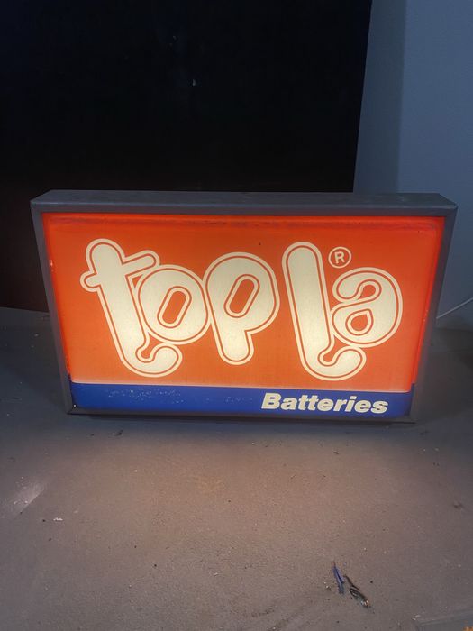 Reklama podświetlana Topla akumultory
