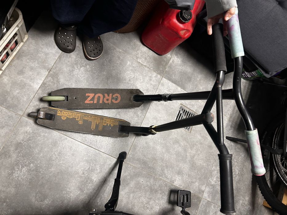 Oddam dla dzieci dwie hulajnogi stan uzywany