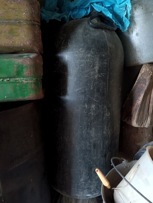 Канистры под бензин 100л.