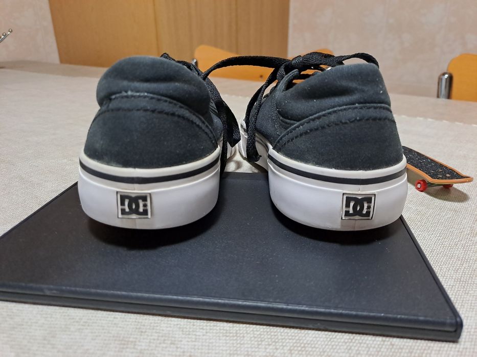 Tenis DC como novos,  tamanho 34
20.00