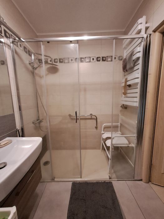 Kabina prysznicowa z drzwiami suwanymi