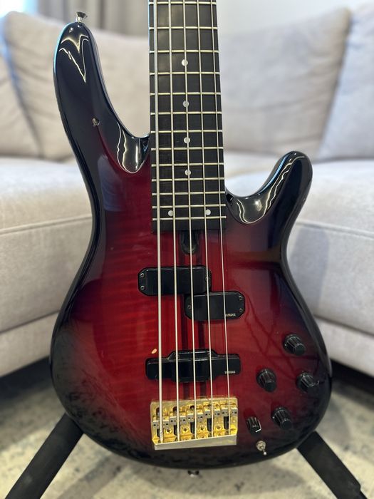 Gitara basowa Yamaha TRB 5P z piezo
