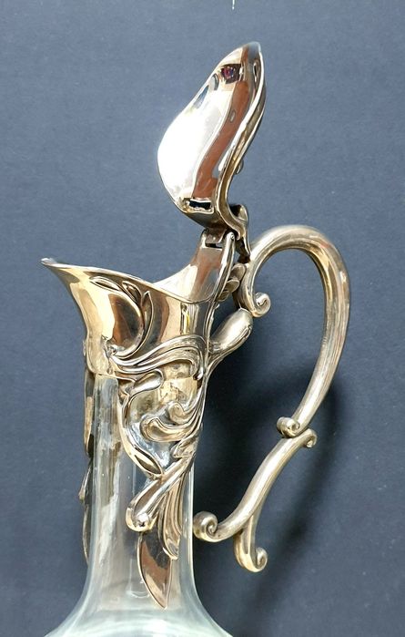 Linda carafe decantador vintage com armação banhado em prata