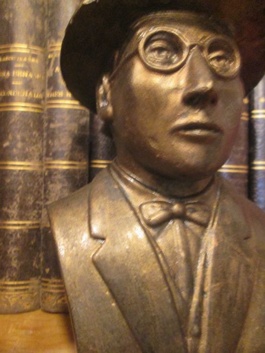 Bustos de Escritores Portugueses