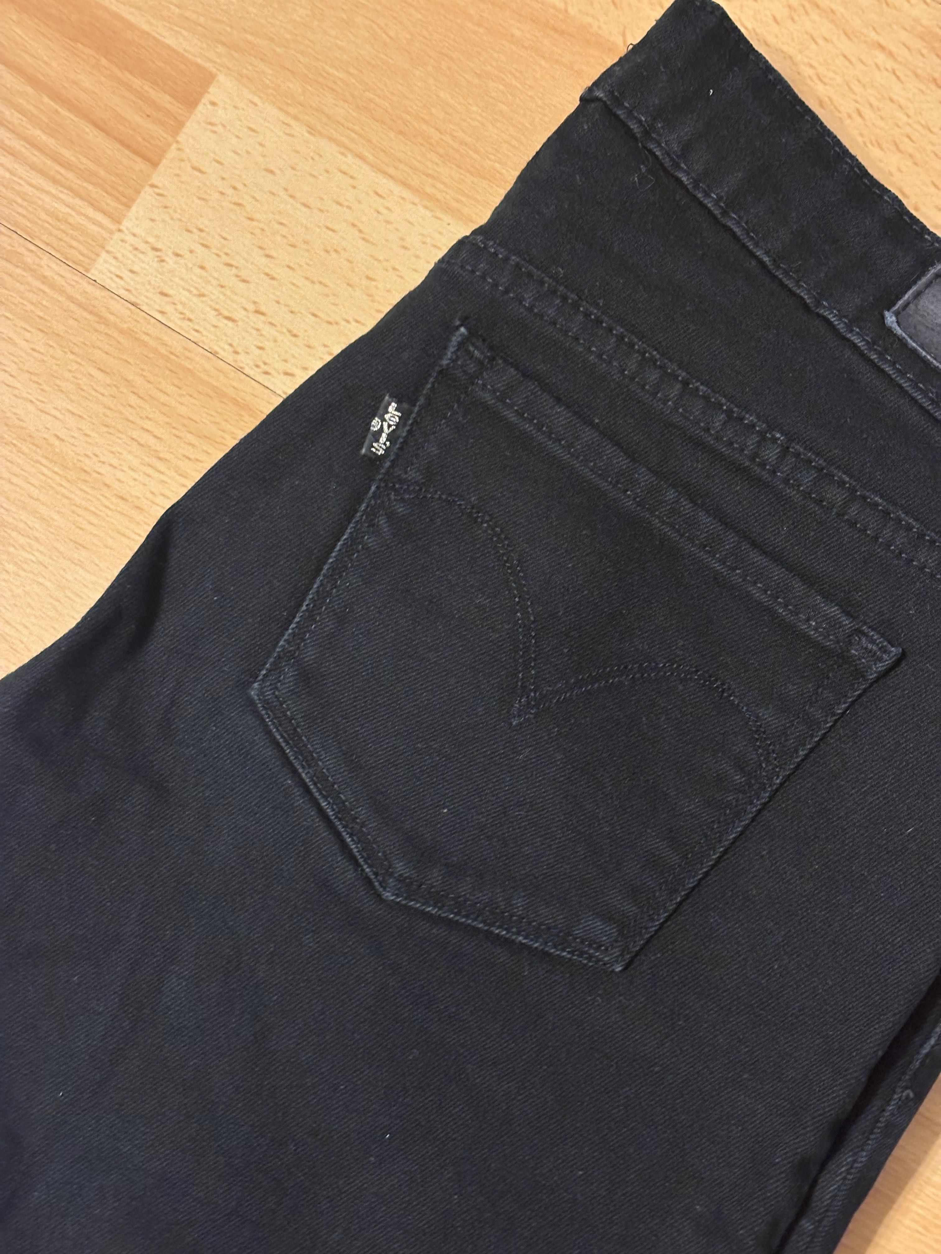 Czarne jeansy Levi’s