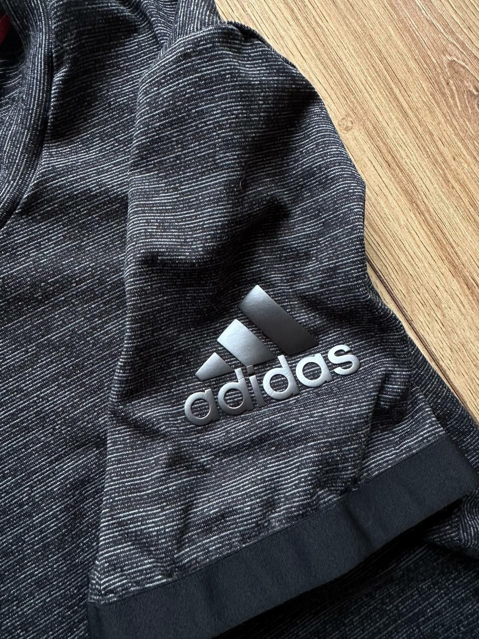 Adidas спортивна футболка