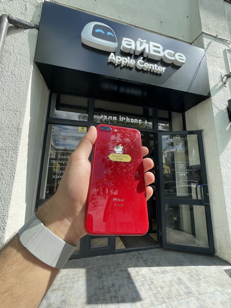 Iphone 8+ red product