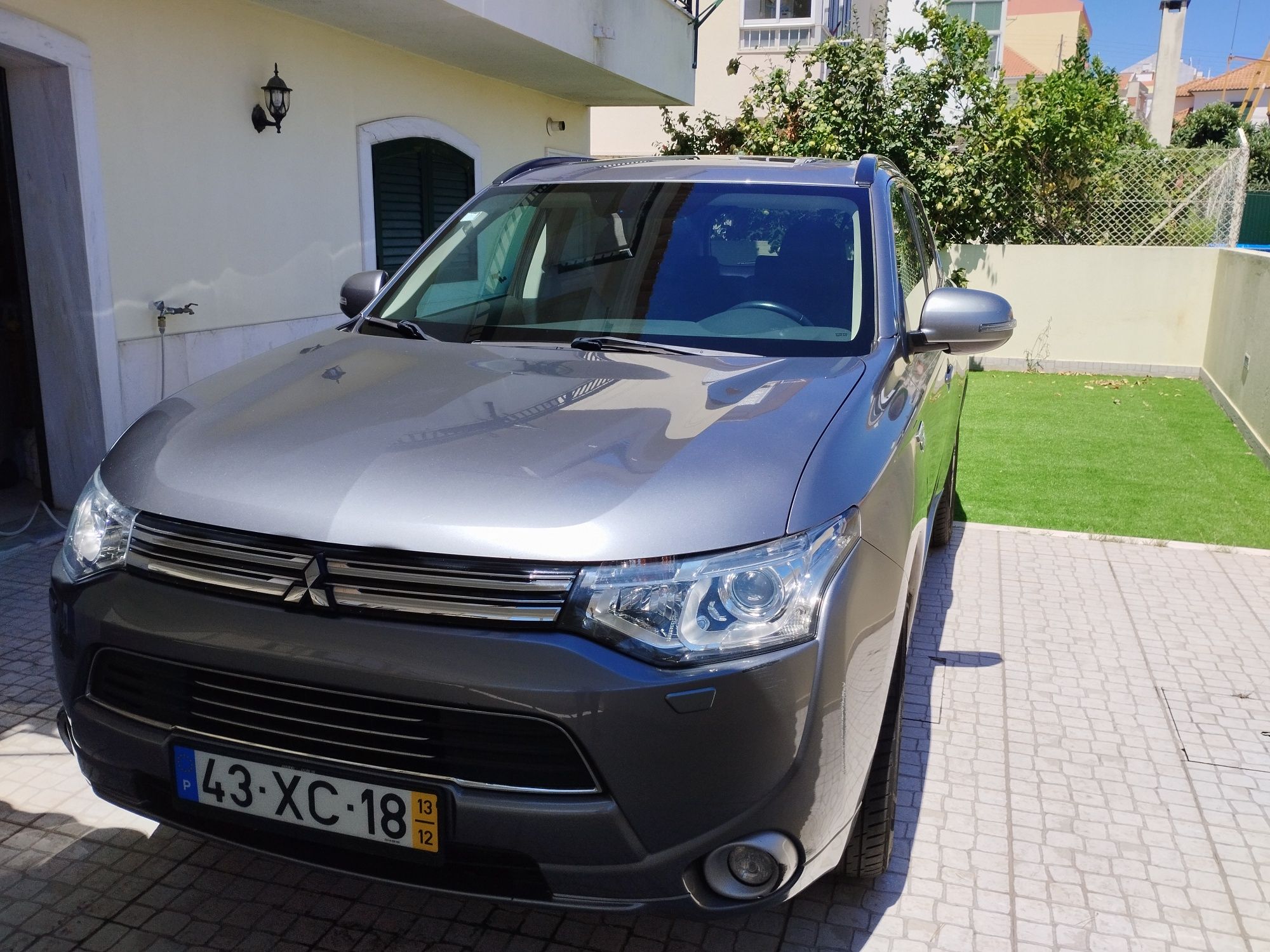 Mitsubishi Outlander 2.0 full extras PHEV plug in