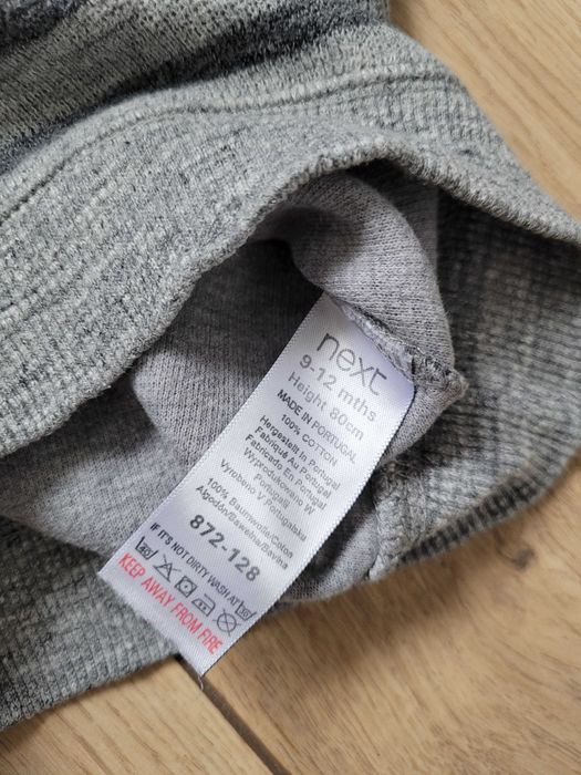 Sweter chłopięcy Next 80 9-12 szary ciepły paski niemowlęcy